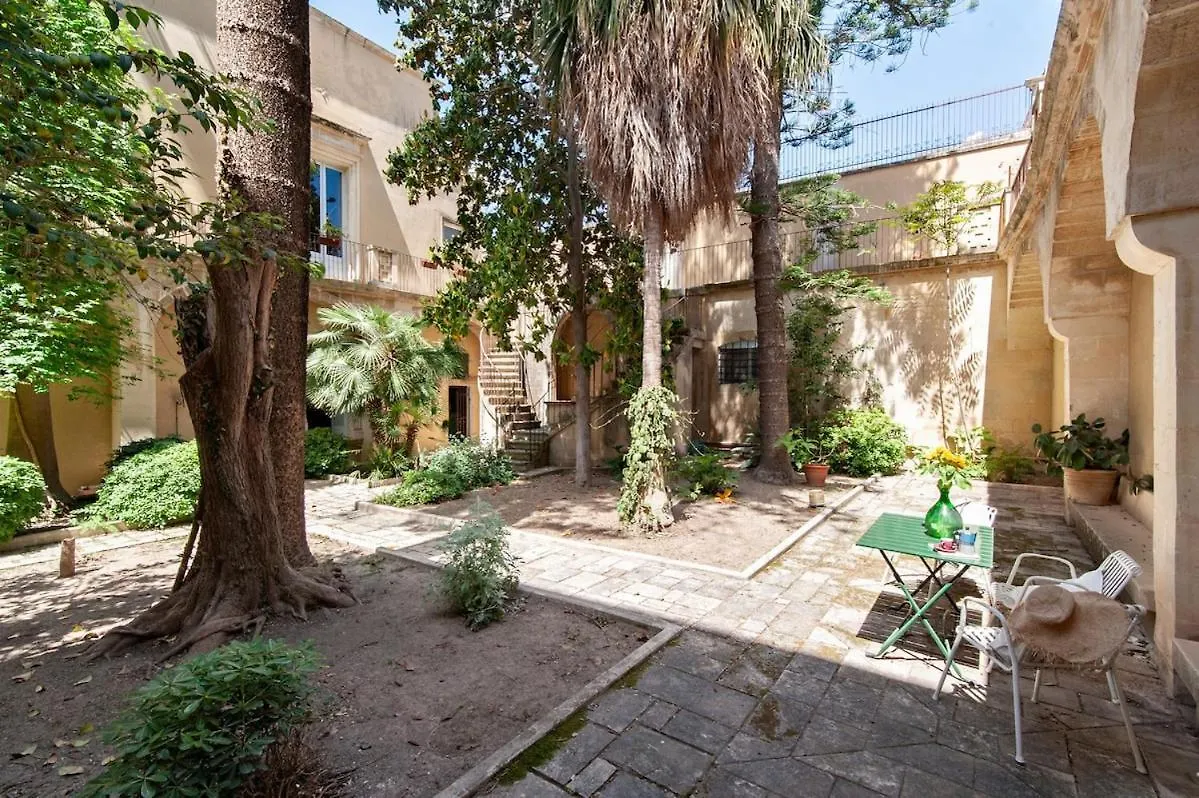 Palazzo Apostolico Orsini - Lecce Selection Lägenhet